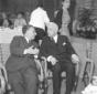 Leone e De Nicola parlano seduti su una sedia di v ...