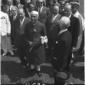 Nehru con il mazzo di fiori, al suo fianco Segni � ...