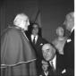 Il cardinale Micara e altre persone intorno a lui, ...