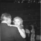 Virna Lisi ripresa mentre balla, con un uomo di sp ...