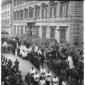 Il corteo funebre davanti a palazzo Madama e lungo ...