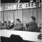 Amendola e Di Vittorio seduti  nella sala dove si  ...