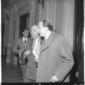 Andreotti e Taviani attraversano il corridoio di u ...