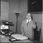 Umberto Tupini fuma una sigaretta nel suo studio;  ...
