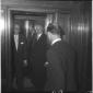 Adenauer e Von Brentano escono dall'ascensore; tot ...