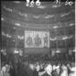 Il teatro Argentina affollatissimo: pendono dai pa ...