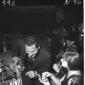 Alberto Sordi, in platea, si intrattiene con Eleon ...