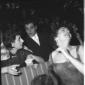 Anna Magnani e Gina Lollobrigida conversano mangia ...