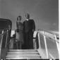 Nixon e la moglie - ripresi di sotto in su - in ci ...