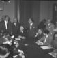 Hugh Gaitskell tiene una conferenza stampa presso  ...
