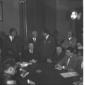 Hugh Gaitskell tiene una conferenza stampa presso  ...