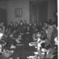 Hugh Gaitskell tiene una conferenza stampa presso  ...