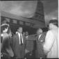 Dag Hammarskjold scende da un aereo PAA accolto da ...