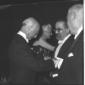 Zellerbach stringe le mani di una personalit in u ...