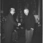 Gronchi stringe la mano ad Antonio Baldini. Totale
