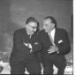 Leone e Merzora seduti colti mentre discutono. Pia ...