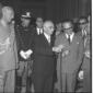 Luigi Einaudi cammina sottobraccio a un uomo sorri ...