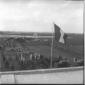 Veduta dall'alto della pista dell'aeroporto dove  ...
