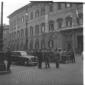 Assembramento di persone davanti al Palazzo di Mon ...