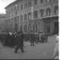 Affollamento di persone davanti al palazzo di Mont ...