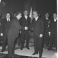 Leone stringe la mano al presidente Gronchi - tota ...
