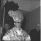 monsignor Traglia si accinge a celebrare la messa  ...