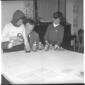 Eduardo De Filippo ripreso in casa assieme a due b ...