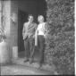 Eduardo De Filippo ripreso sulla soglia di casa as ...
