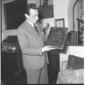 Eduardo De Filippo ripreso in casa mentre fa mostr ...