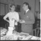 Eduardo De Filippo ripreso in casa assieme alla mo ...