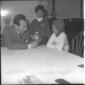 Eduardo De Filippo ripreso in casa assieme ai due  ...