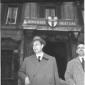 Moro in piazza del Ges davanti alla sede della De ...