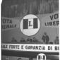 Il palco allestito al teatro Sistina per il comizi ...