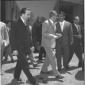 Il ministro Andreotti seguito da altre persone in  ...