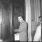 Andreotti ripreso mentre sta per entrare in una st ...