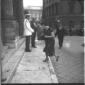Una donna entra a Palazzo Montecitorio - campo med ...