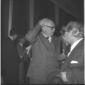 Pietro Nenni ripreso mentre discute con un uomo di ...