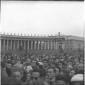 Piazza San Pietro gremita di persone giunte per as ...