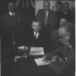 Il ministro John George Diefenbaker  ripreso mentr ...