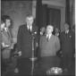Il ministro John George Diefenbaker  ripreso davan ...