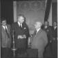 Il ministro John George Diefenbaker  ripreso davan ...