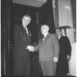 Il ministro John George Diefenbaker  ripreso mentr ...