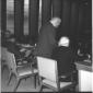 De Caro, di spalle, mentre parla al Congresso Nazi ...