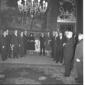 Gronchi in una sala del Quirinale con un gruppo di ...