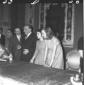 Il presidente Cesare Merzagora con due ragazze (pr ...