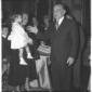 Il presidente Cesare Merzagora e vicino una donna  ...