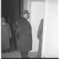 Attilio Piccioni ripreso mentre stra per entrare n ...