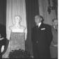 Cesare Merzagora con il busto di Ezio Vanoni. Pian ...