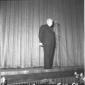 Ripreso sul palco del Cinema Rivoli un anziano sig ...