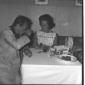 Eduardo de Filippo a tavola con un'amica - piano a ...